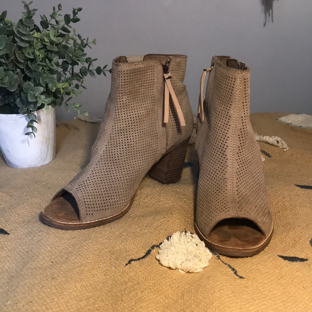 🍁TOMS Stucco Suede Majorca Peep Toe Booties